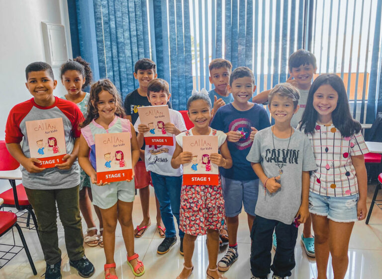 Aprenda inglês de forma divertida na Kids Academy com Turmas Little Kids e Kids para crianças de 04 a 11 anos