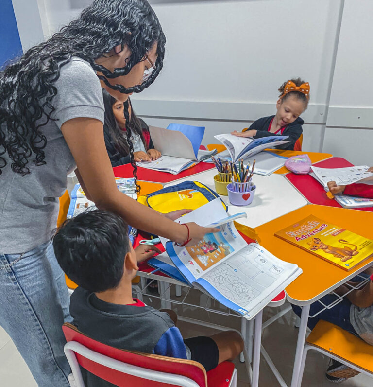 Aprenda inglês de forma divertida na Kids Academy com Turmas Little Kids e Kids para crianças de 04 a 11 anos