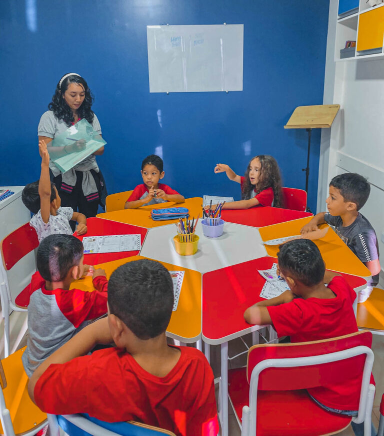 Aprenda inglês de forma divertida na Kids Academy com Turmas Little Kids e Kids para crianças de 04 a 11 anos