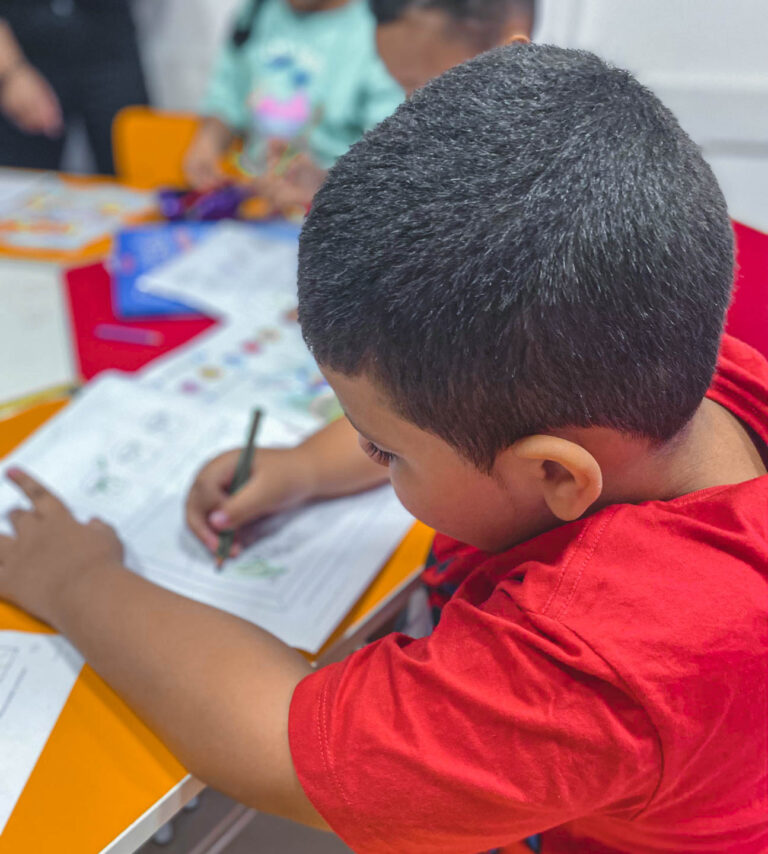 Aprenda inglês de forma divertida na Kids Academy com Turmas Little Kids e Kids para crianças de 04 a 11 anos