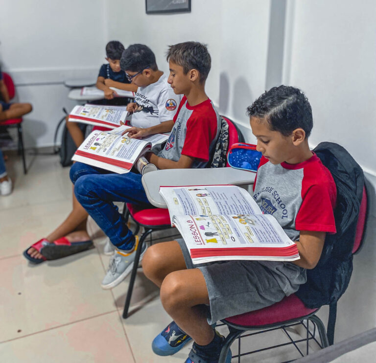 Aprenda inglês de forma divertida na Kids Academy com Turmas Little Kids e Kids para crianças de 04 a 11 anos