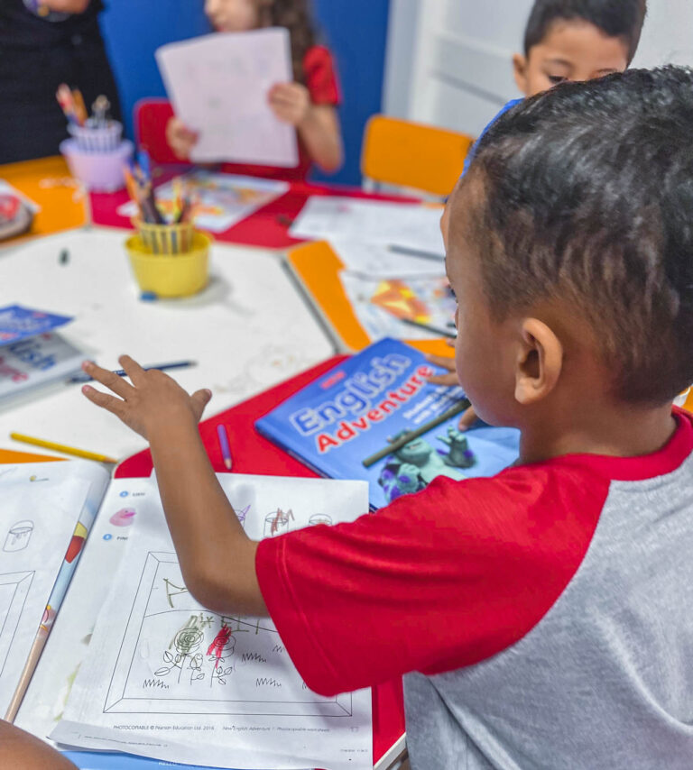 Aprenda inglês de forma divertida na Kids Academy com Turmas Little Kids e Kids para crianças de 04 a 11 anos